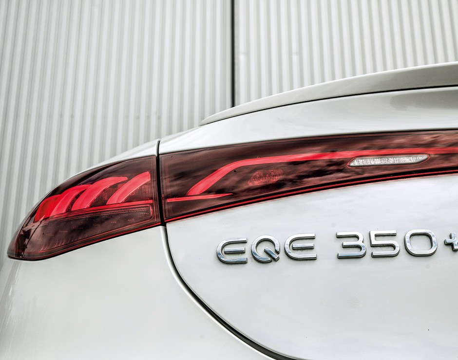 Mercedes EQE 350+ (2022)