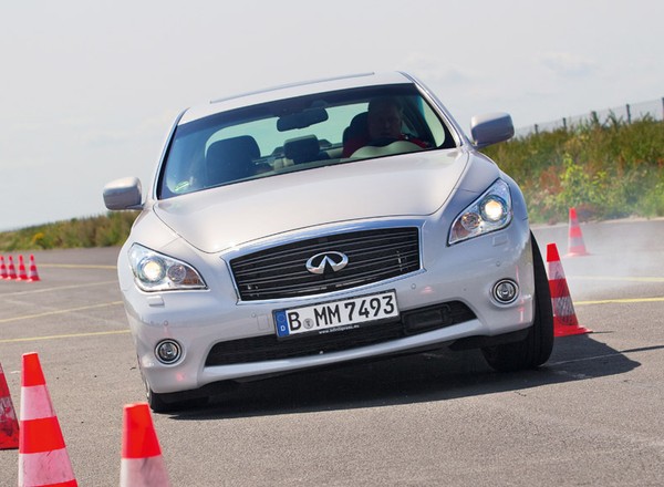 Infiniti M35h: oszczędzanie może być przyjemne