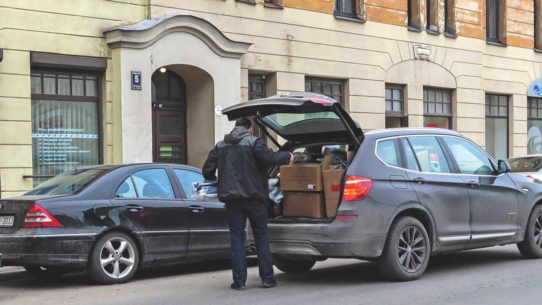 Handlarz prawdę ci powie! Wyjątkowo rozmowny Rosjanin działający
w Rydze potwierdza, że część  swojego towaru – ponoć legalnego – wysyła do Chin.