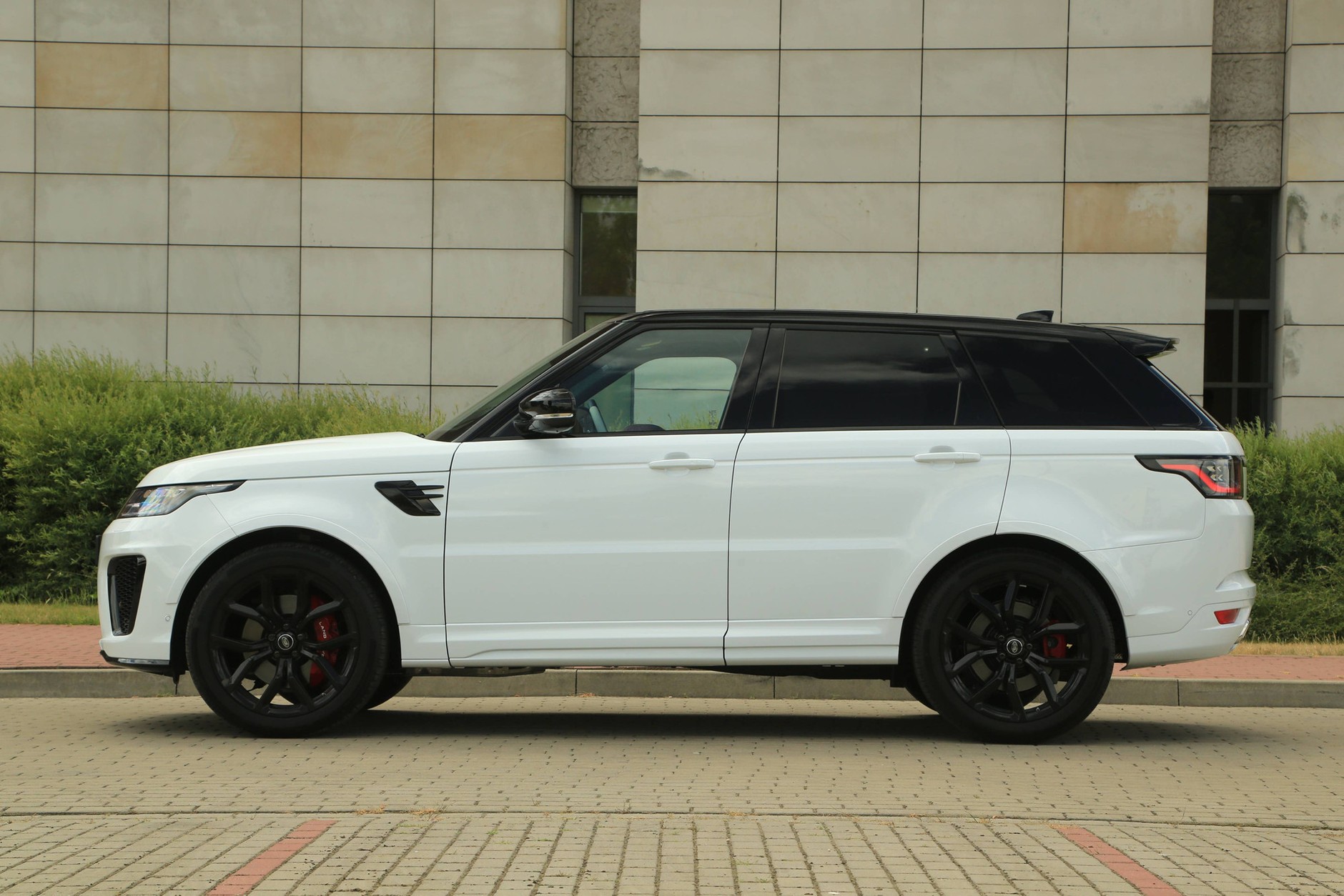 Range Rover Sport SVR – cudownie bezsensowny olbrzym |Test
