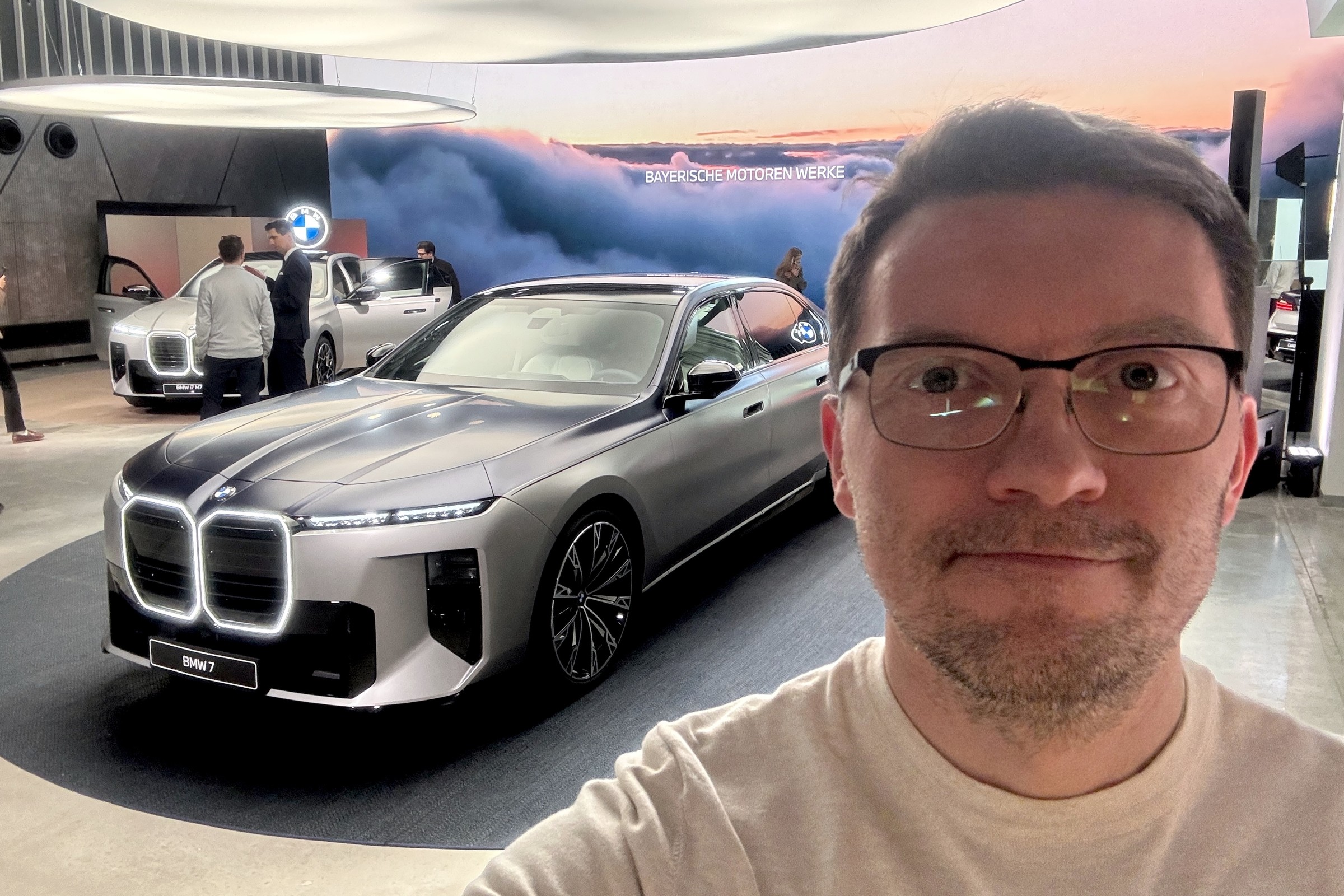 BMW mocno odpowiedziało Mercedesowi. Widziałem już nową "siódemkę"