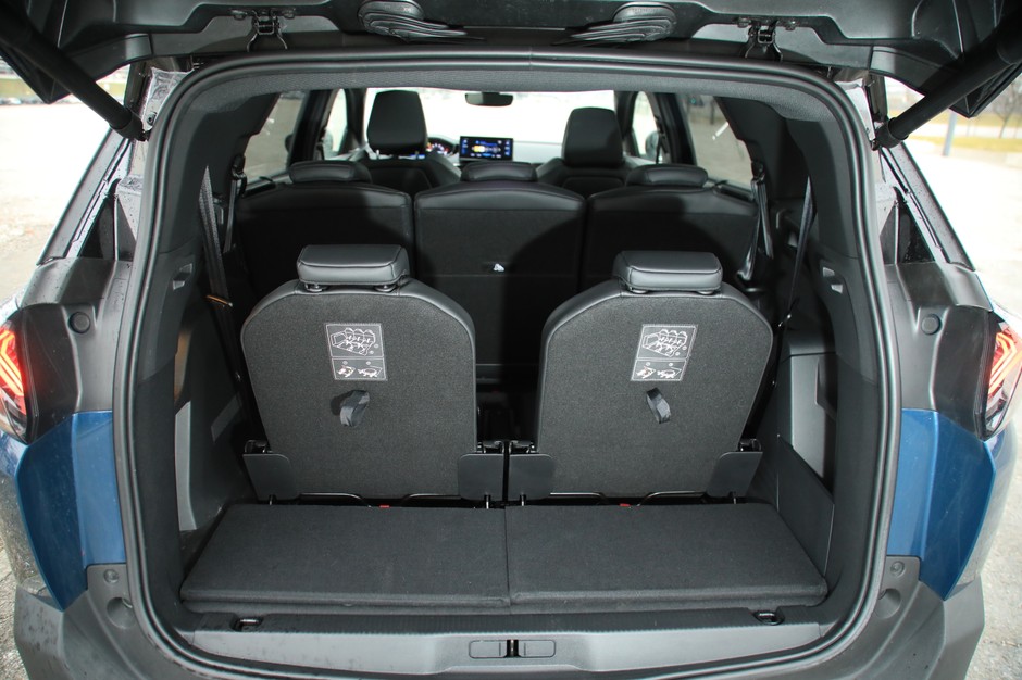 Peugeot 5008 po liftingu to nadal SUV z cechami vana