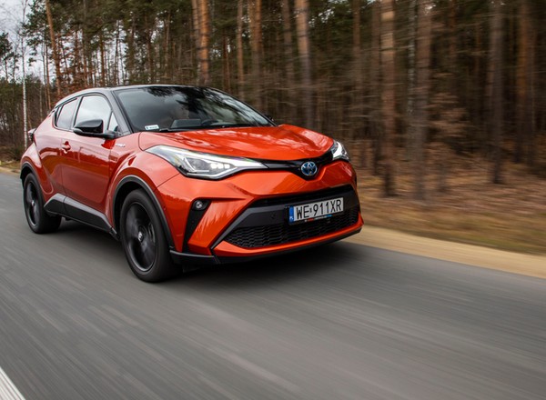 Zdziwisz się jak dobrze jeździ poliftingowa Toyota CH-R z nową hybrydą