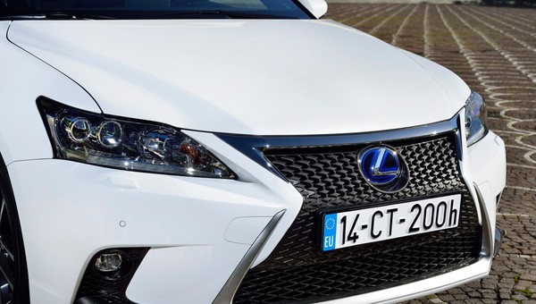 Lexus CT 200h po face liftingu tańszy o 20 tys. zł!