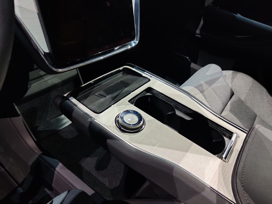 Volvo EX90