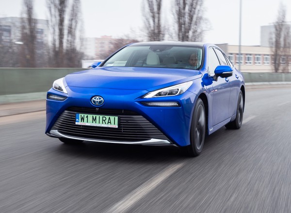 40 sztuk nowego modelu Toyota Mirai sprzedało się w Polsce na pniu