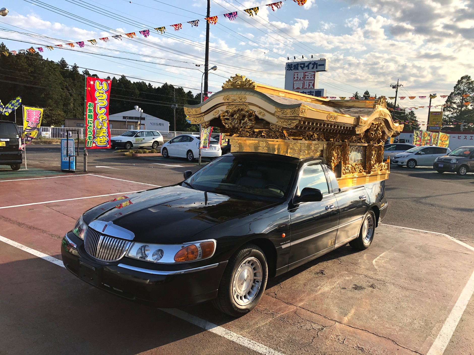 Buddyjski karawan pogrzebowy