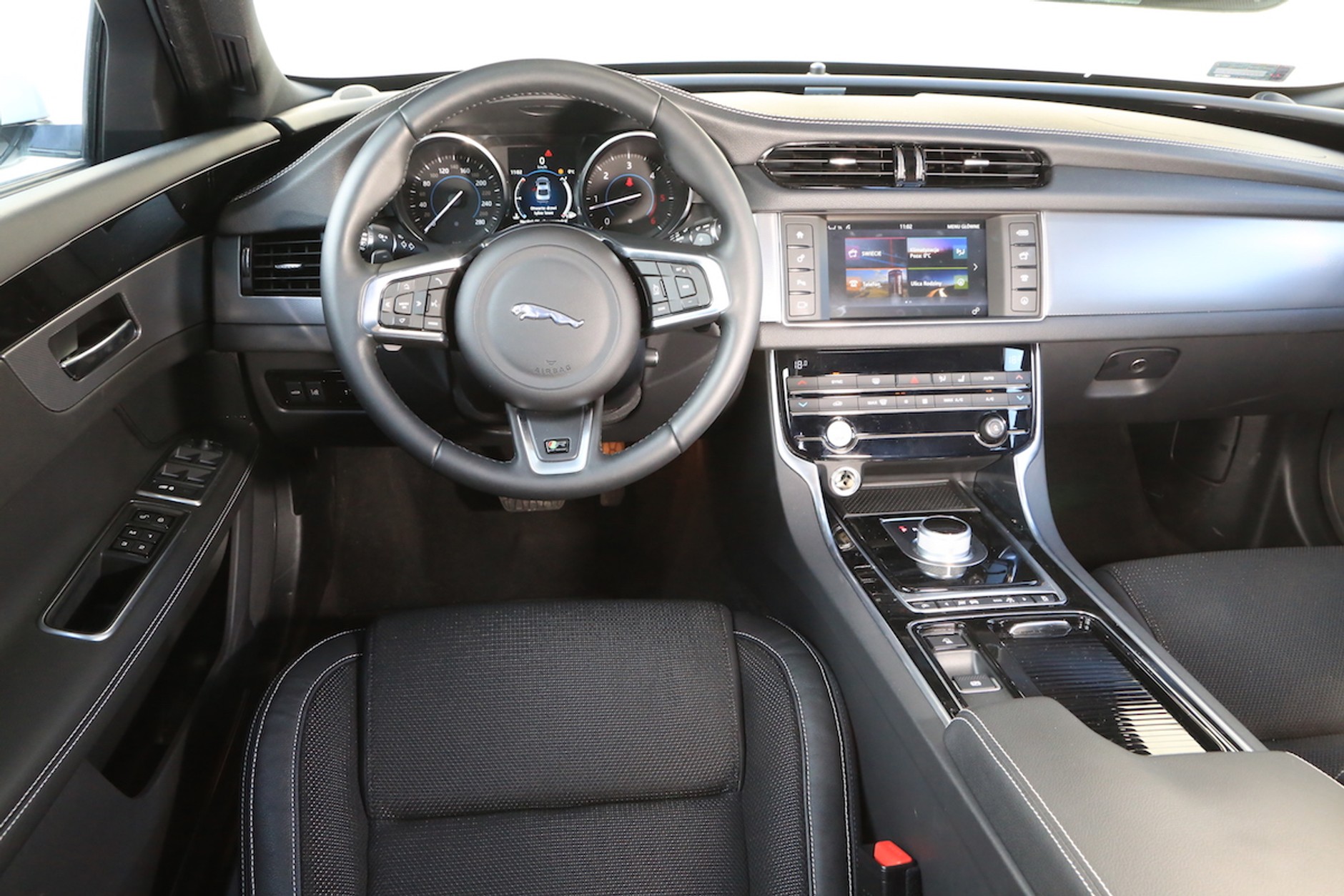 Jaguar XF 3.0 TDV6 R-Sport