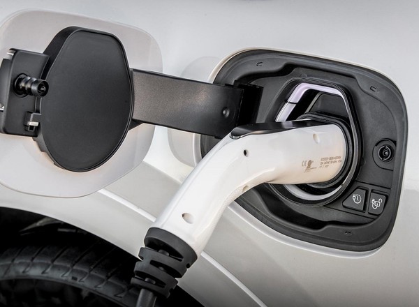 Przeanalizowali realne spalanie 100 tys. hybryd plug-in – wnioski nie zaskakują