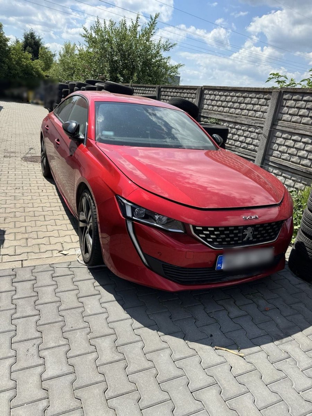 Policjanci sprawdzili prawie sto miejsc. Odzyskali siedem skradzionych samochodów