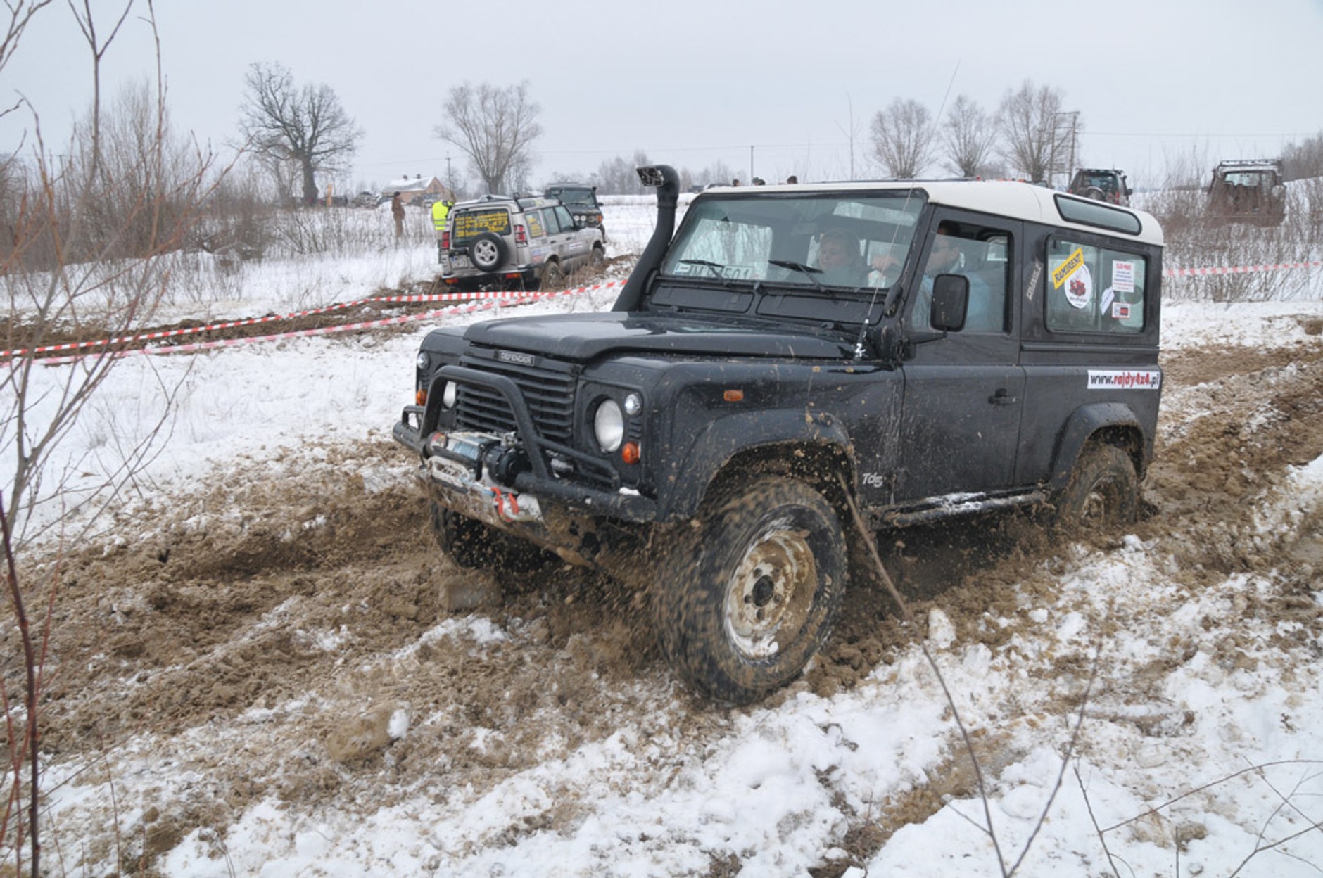 Terenowa integracja „dla choinki” pod znakiem śniegu i mrozu