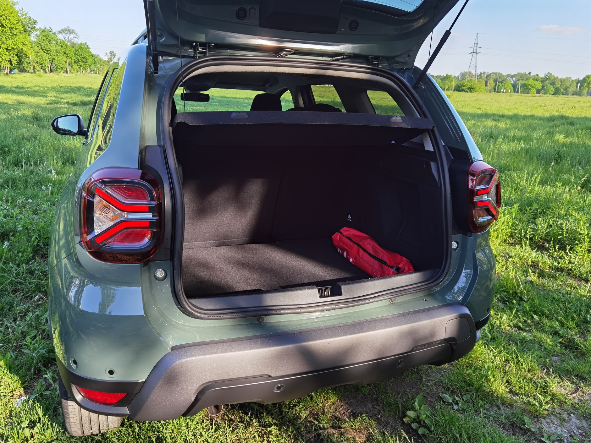 Dacia Duster Journey 150 TCE EDC - bagażnik całkiem spory i ustawny