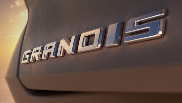 Mitsubishi zapowiada nowego SUV-a dla Europy. Wraca Grandis z hybrydami