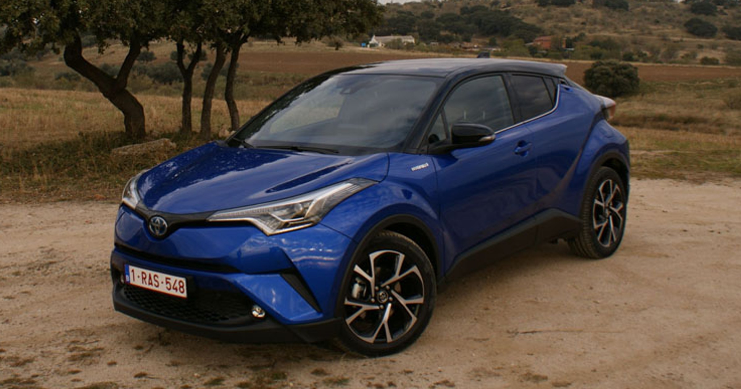 Toyota C-HR - hybrydowy SUV w rozsądnej cenie