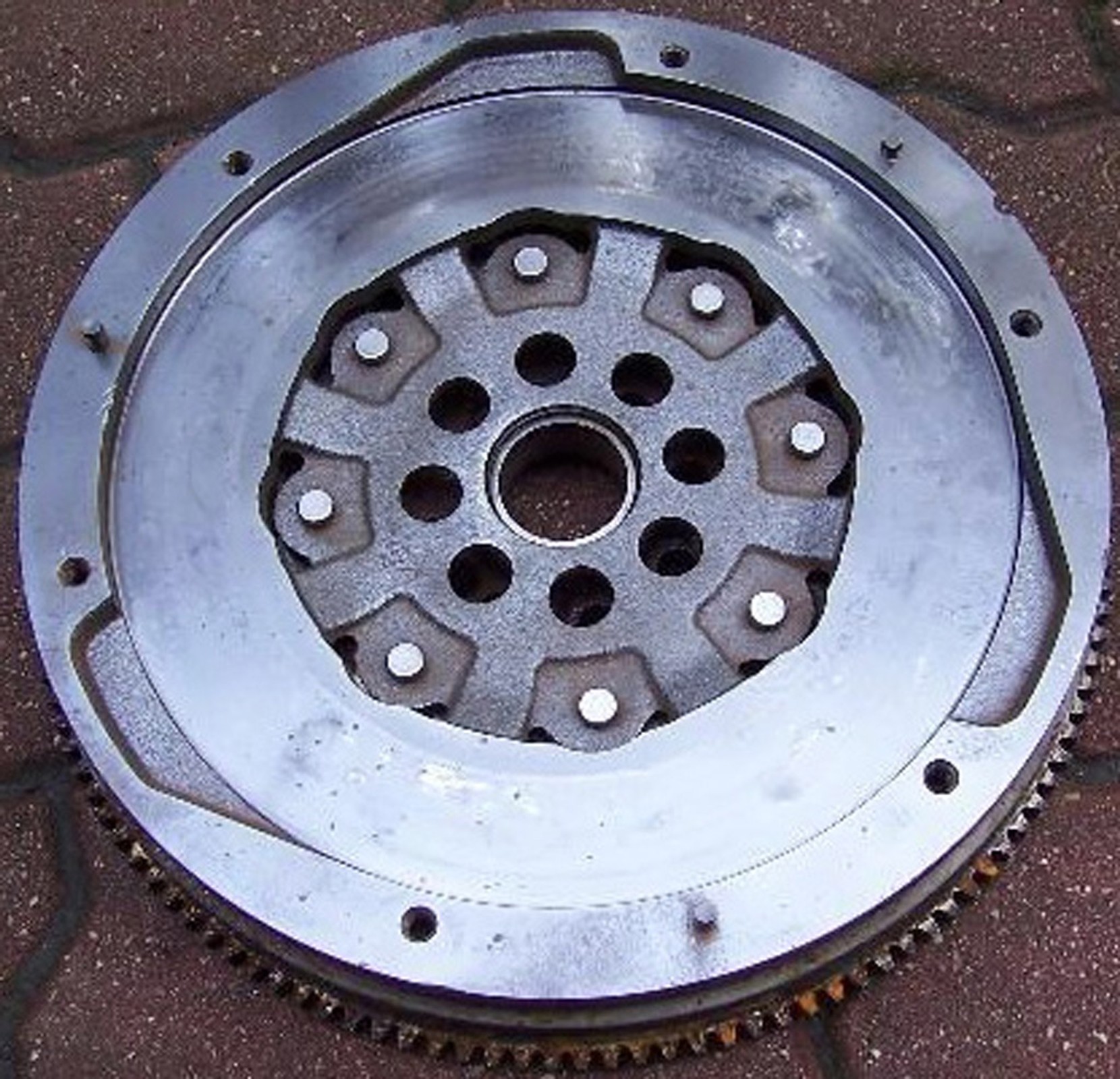 Oto największe wady silnika 2.0 dCi. Sprawdź, co w nim się psuje