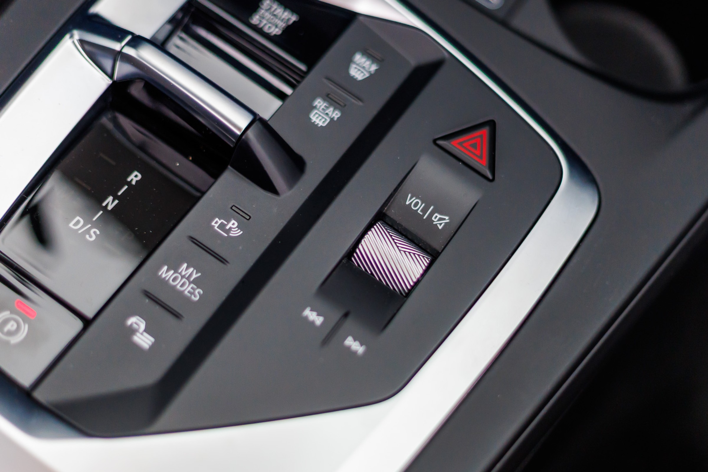 BMW przebadało 10 mln aut. Zostawi w swoich samochodach przyciski, których używają kierowcy