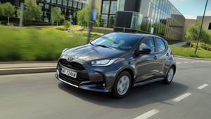 Mazda 2 Hybrid to lek na drogie paliwo. Przekonajcie się dlaczego