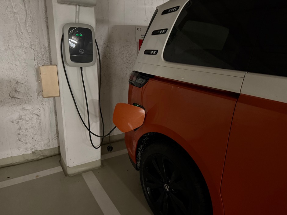Ładowanie samochodu elektrycznego