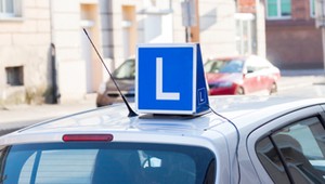 Właściciel szkoły jazdy złapany na gorącym uczynku. Usłyszał 70 zarzutów