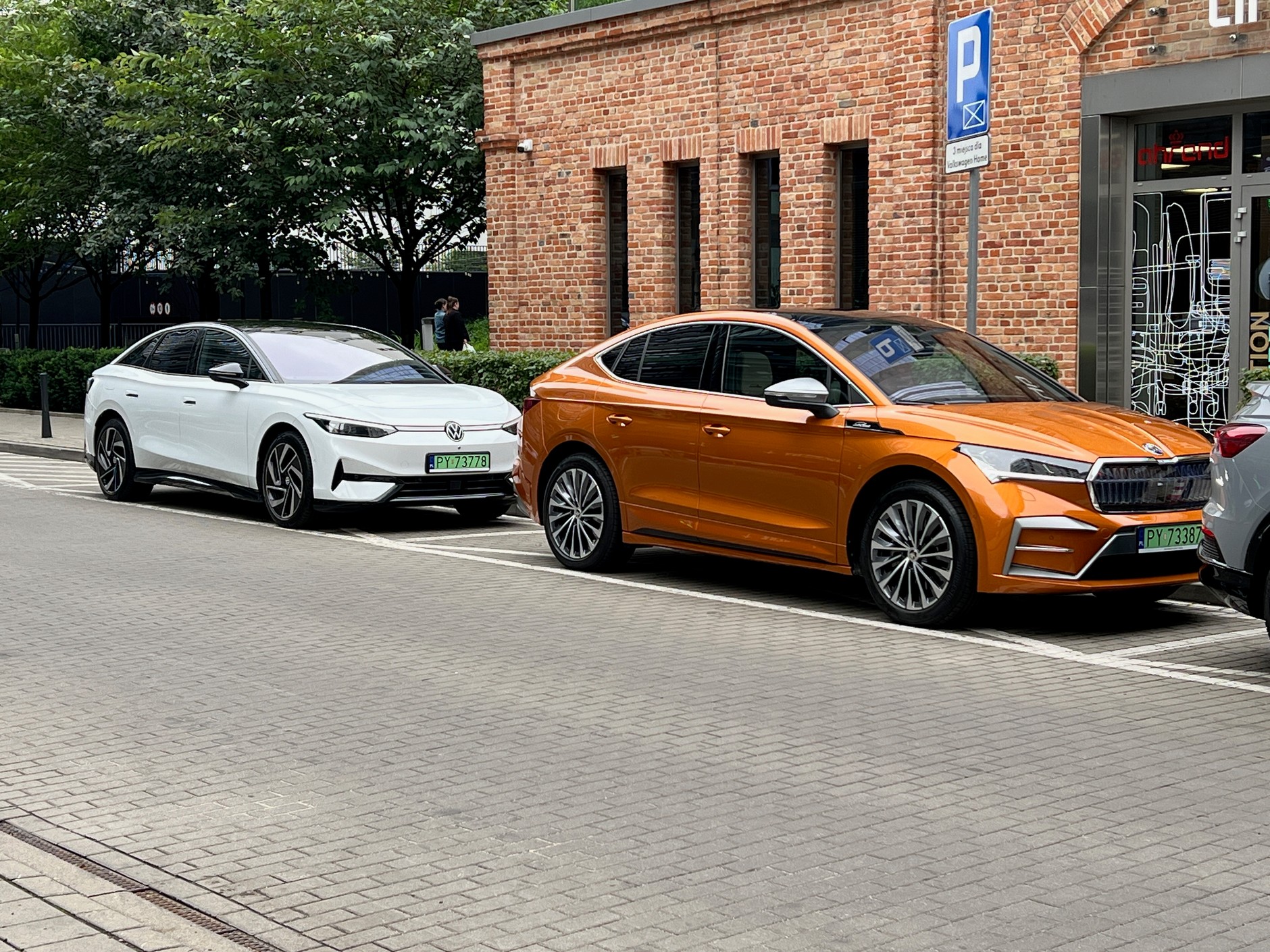 Porównanie kosztów przejazdu samochodami elektrycznymi i spalinowym