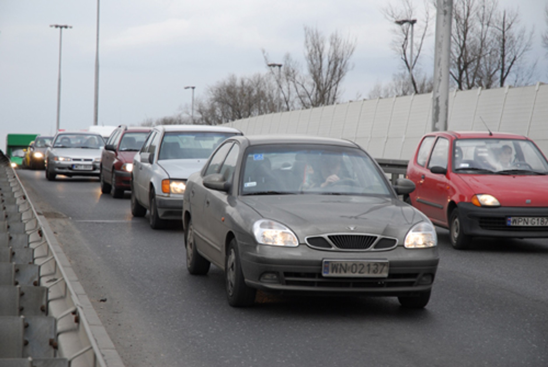 Jazda na światłach - Czy świecimy bez sensu?
