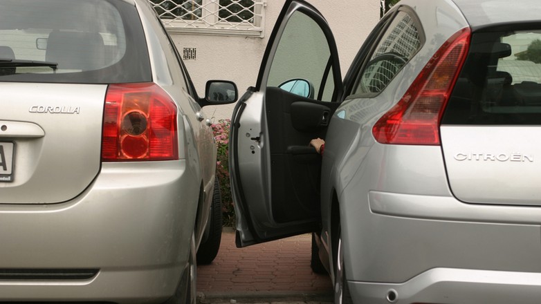 Kto zapłaci za szkodę na parkingu