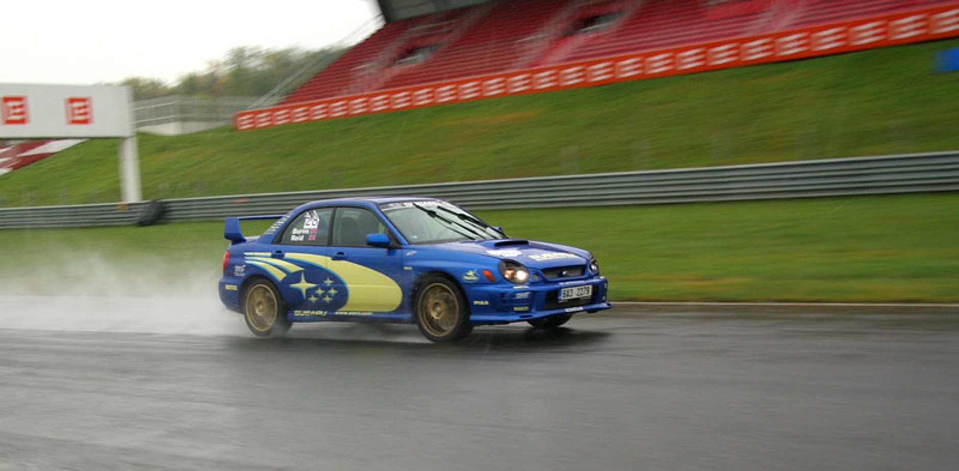 Autodrom Most: sportowe rakiety w deszczu (fotogaleria)