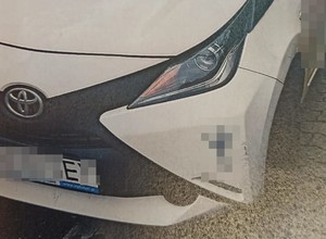 Policjanci zwrócili uwagę na jego tablicę rejestracyjną. Grozi mu pięć lat