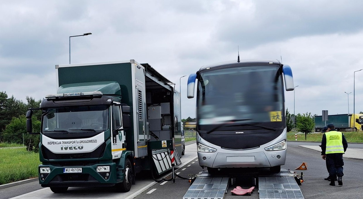 Inspektorzy ITD kontrolowali autokary na A4. W takim stanie chcieli wozić pasażerów