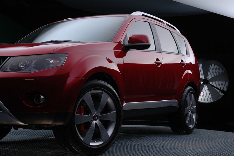 Paryż na żywo: Mitsubishi Outlander