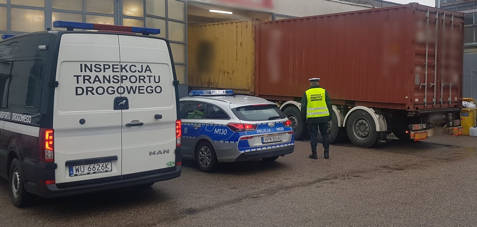 Inspektorzy ITD odkryli "pchełkę" w ciężarówce. Przewoźnik w tarapatach