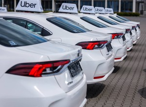 Toyoty zdominowały ten biznes. Samochody w zasadzie nie stygną