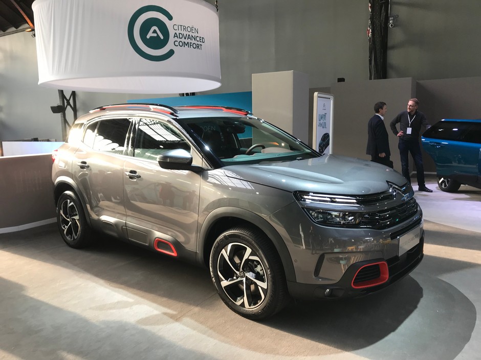 Znajoma stylizacja dolnej części drzwi. Podobne listwy wprowadzono w nowym C4 Cactus. Citroen C5 Aircross