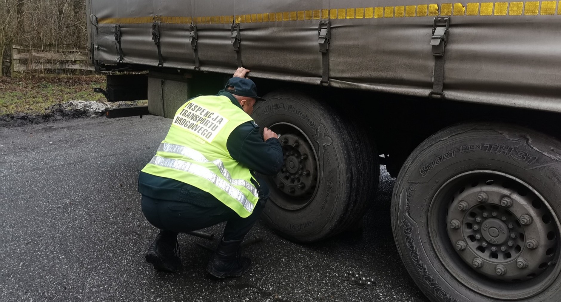 Niesprawne technicznie pojazdy zostały wycofane z ruchu przez funkcjonariuszy wielkopolskiej, świętokrzyskiej oraz warmińsko-mazurskiej Inspekcji Transportu Drogowego.