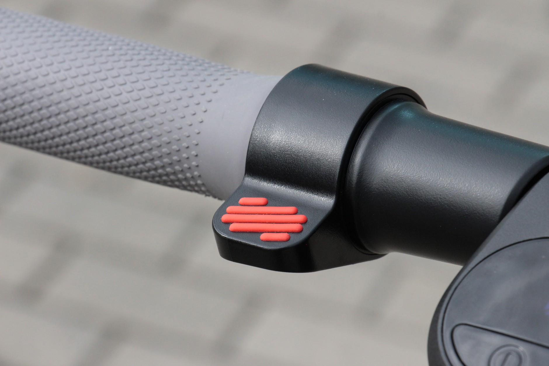 Seat eXS kontra Fiat 500 F85W - która hulajnoga lepsza?