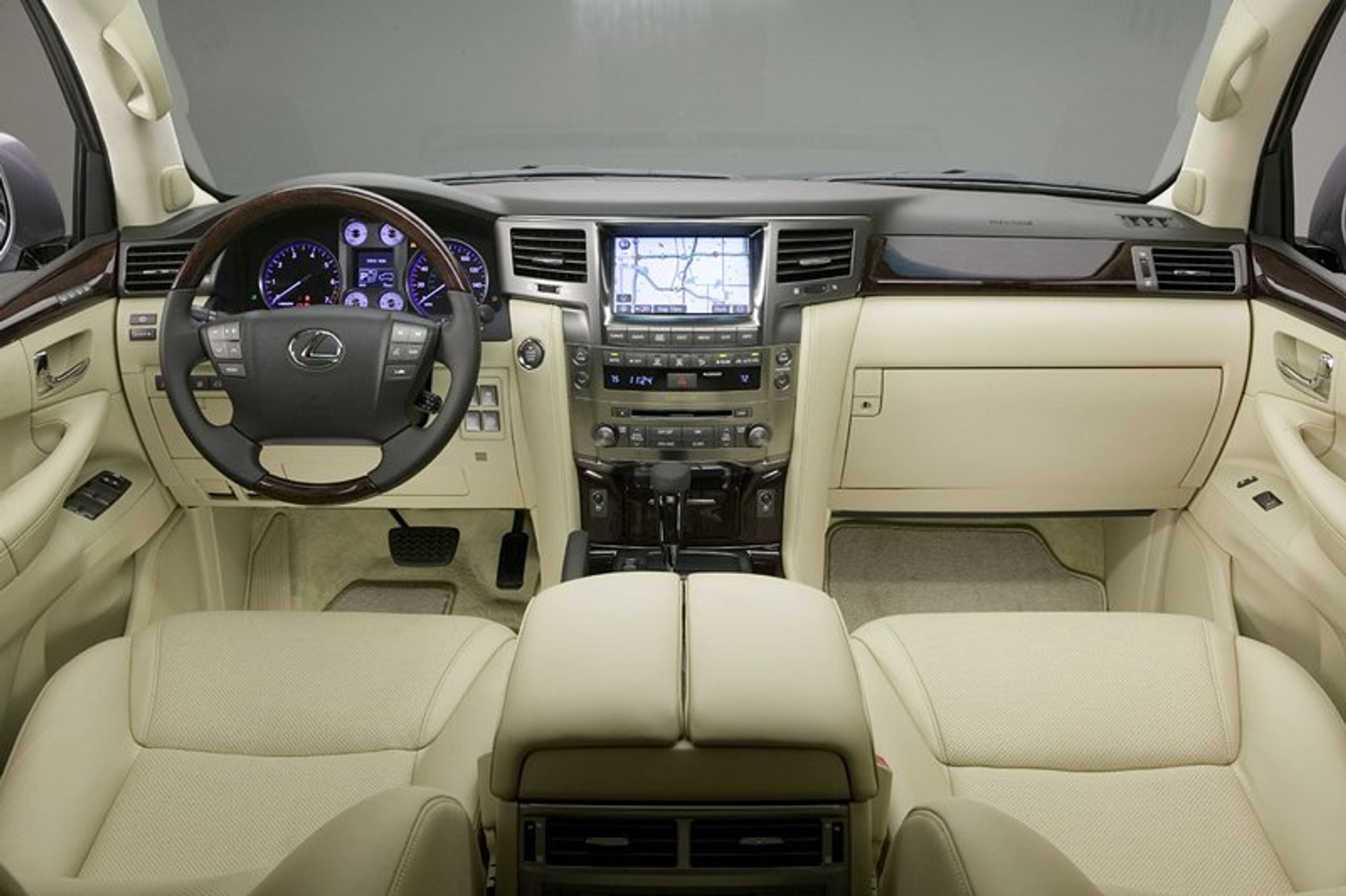 Lexus LX 570 nowa kreacja na temat Land Cruisera