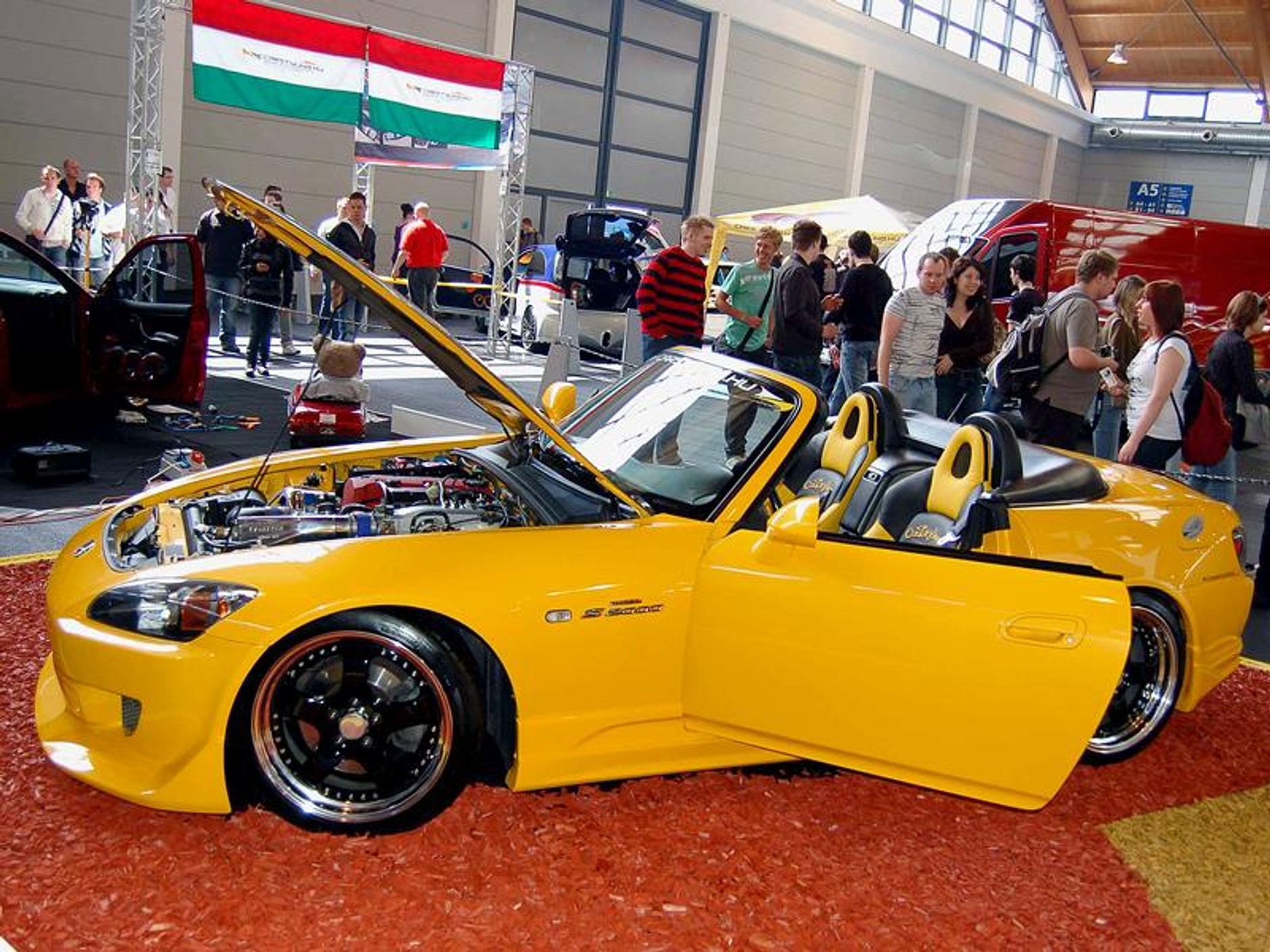 Tuning World Bodensee 2008: Golfy, drifting i dziewczyny -  fotogaleria (2)