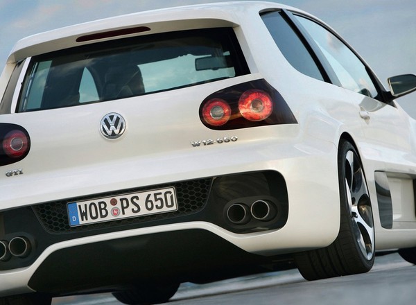 Oto nieco zapomniany Über-Golf GTI: silnik W12, moc 650 KM i napęd na tył