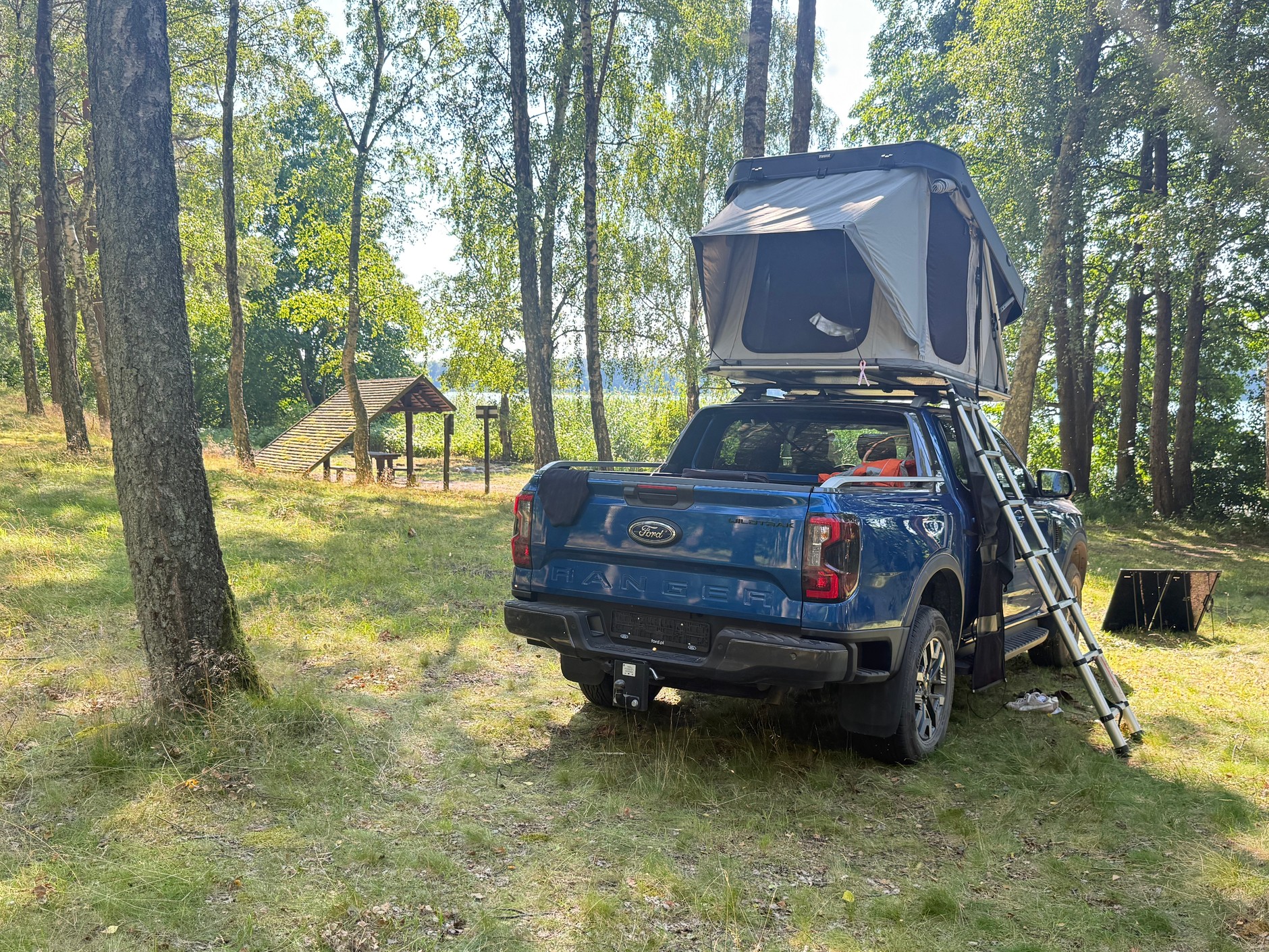 Thule Widesky – namiot dachowy z górnej półki w sztywnej skorupie