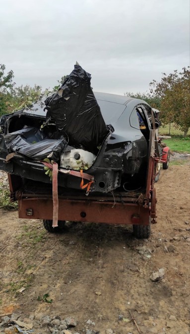 Wieźli go rozrzutnikiem. Uwagę policjantów przykuł jeden szczegół