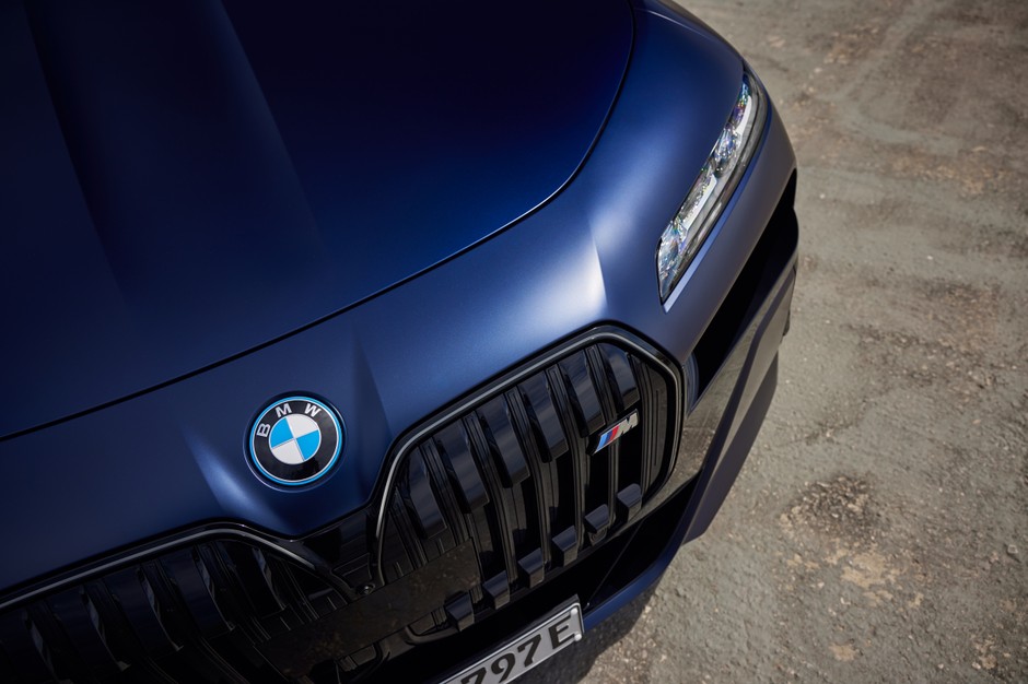 BMW i7 M70