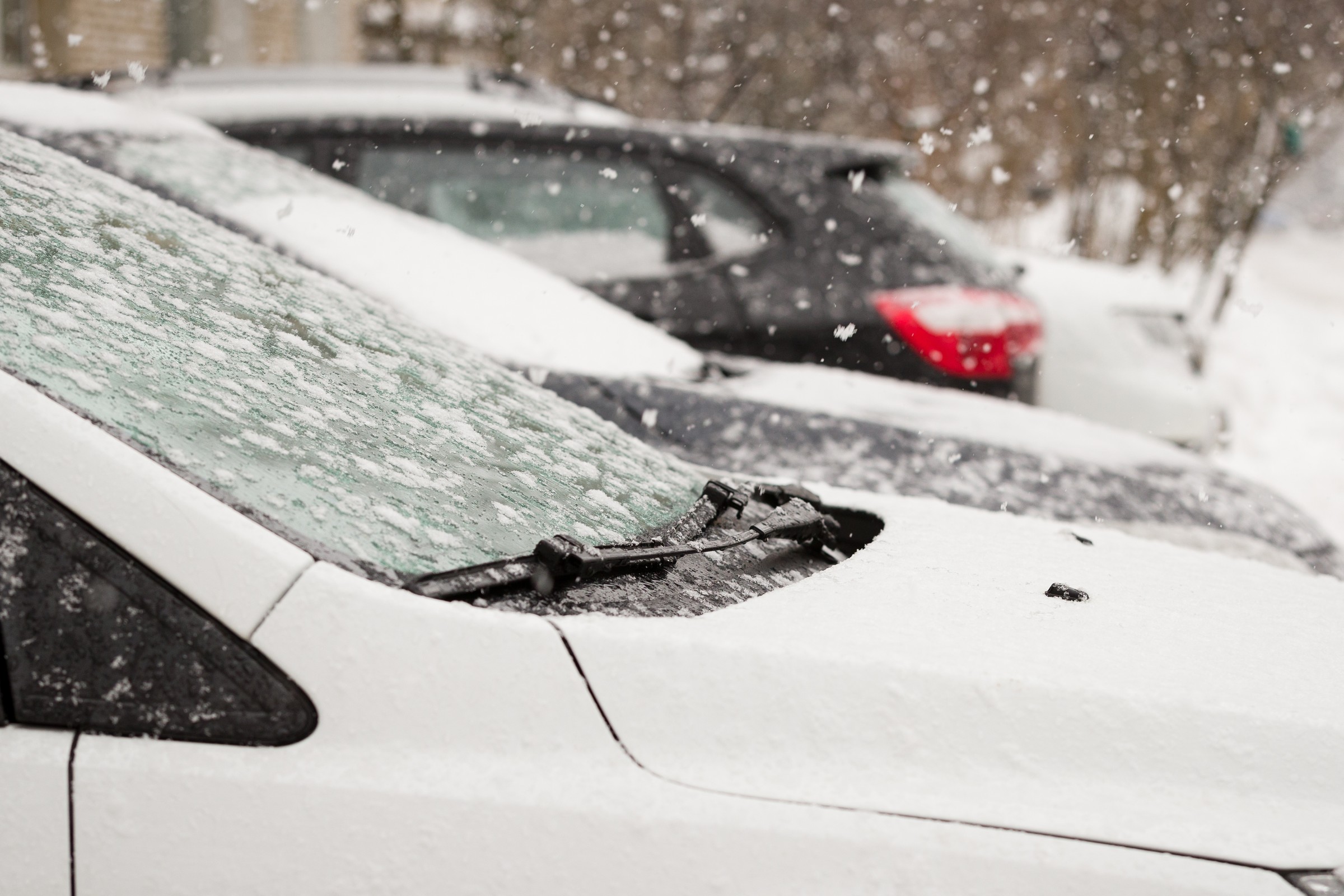 Jak gwałtownie odmrozić szyby zimą? Inżynier NASA pokazał, jak to zrobić w kilka minut