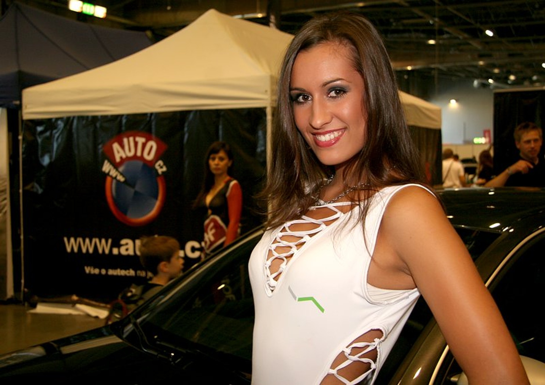 Piękne samochody i piękne kobiety