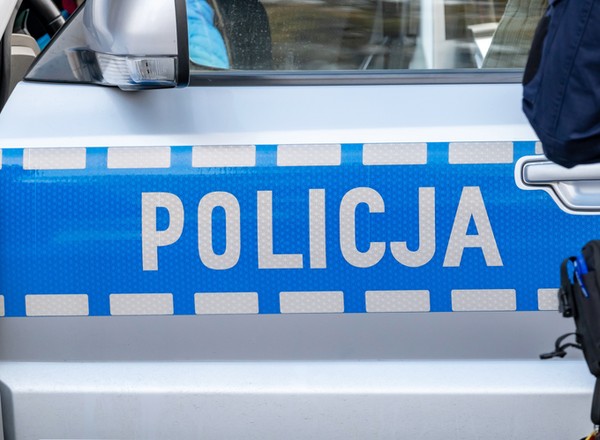 Demolka na osiedlu w Olsztynie. Jechała uliczką i obijała kolejne samochody