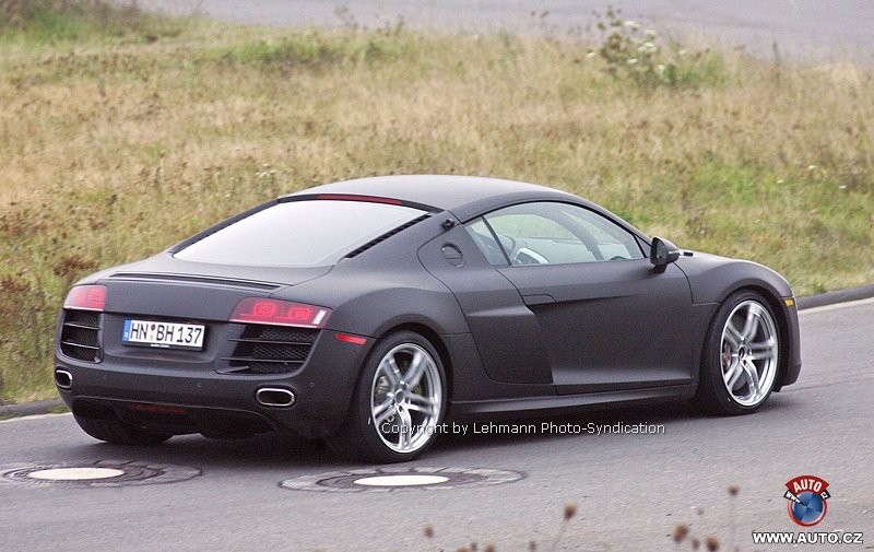 Zdjęcia szpiegowskie: Audi R8 otrzyma silnik 5,0 V10 z Lamborghini Gallardo