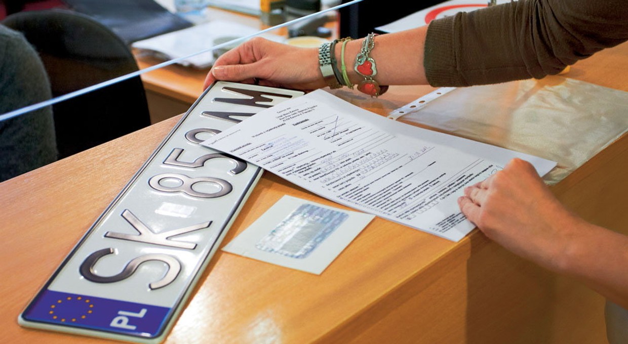 Praca zdalna w urzędach - jak wygląda rejestracja samochodu?