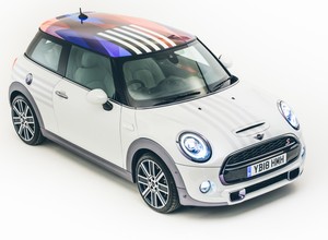 Okolicznościowa wersja Mini Coopera S z okazji ślubu księcia Harry-ego