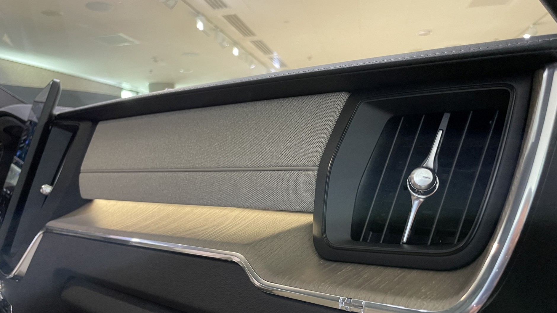 Volvo XC60 (2027)