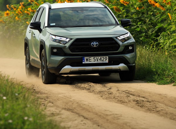 Toyota RAV4 2.5 Dynamic Force AWD-i – Hybryda dla aktywnych – Test