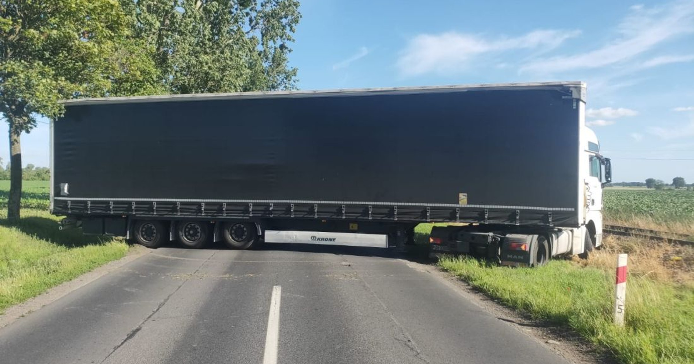 Zablokował ciężarówka drogę wojewódzką nr 412